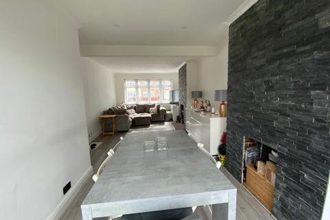 49 Spring Gardens, Hornchurch, RM12 5BG