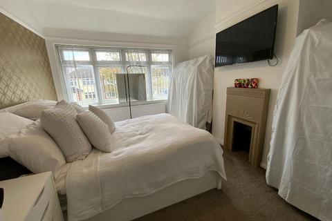 49 Spring Gardens, Hornchurch, RM12 5BG