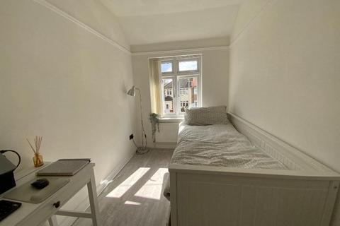 49 Spring Gardens, Hornchurch, RM12 5BG