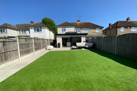 4 bedroom semi-detached house for sale, Hornchurch RM12