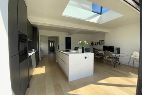 4 bedroom semi-detached house for sale, Hornchurch RM12