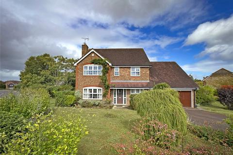 1 Avebury Close, Horsham, RH12 5JY