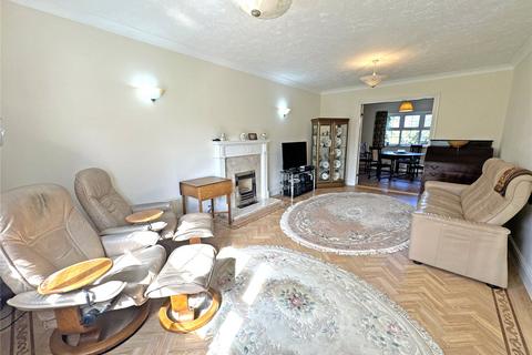 1 Avebury Close, Horsham, RH12 5JY