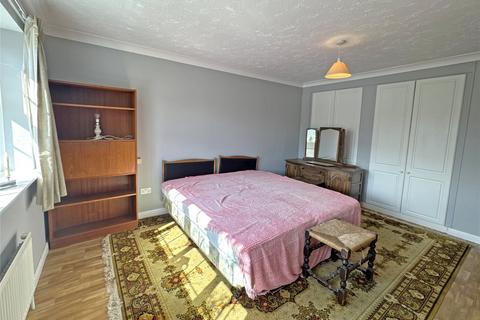 1 Avebury Close, Horsham, RH12 5JY