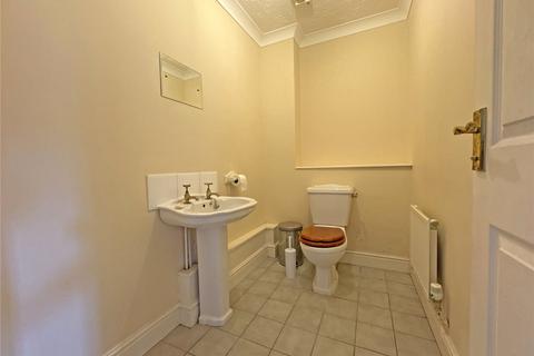 1 Avebury Close, Horsham, RH12 5JY