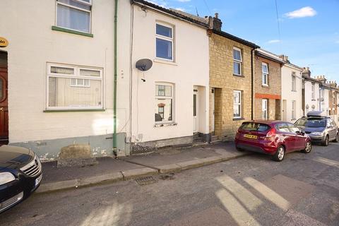 3 bedroom terraced house to rent, Charter Street, Chatham