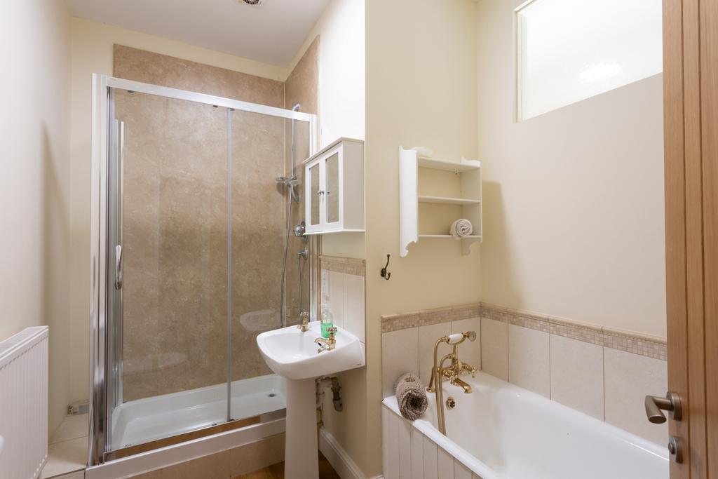 Annexe Shower Room
