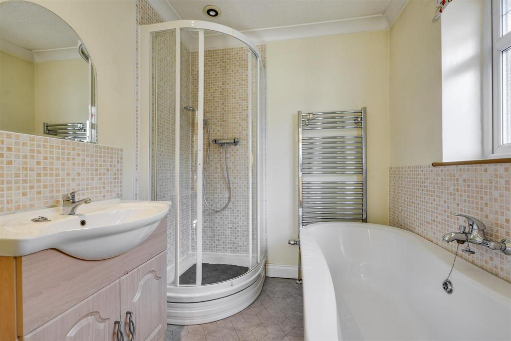 Bathroom 1.jpeg