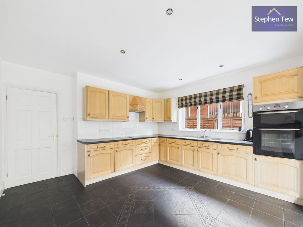 Kitchen/ Dining Room