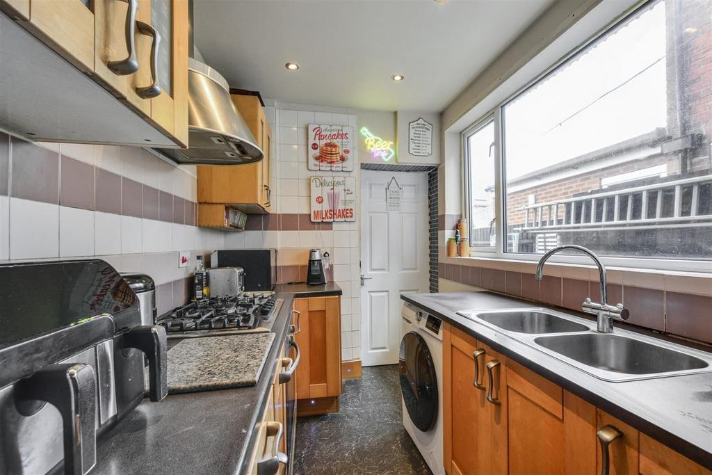 Kitchen 2.jpeg