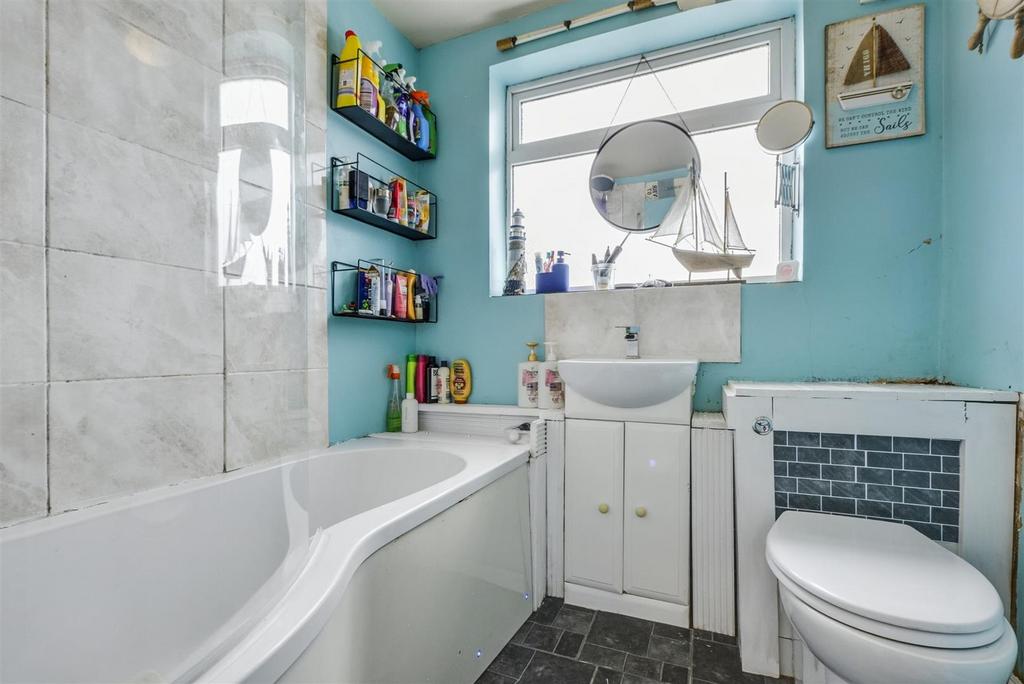 Bathroom 1.jpeg