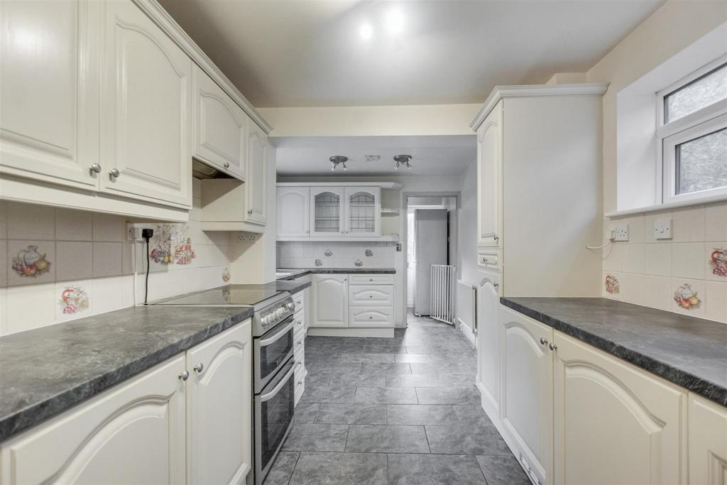 Kitchen 1.jpeg