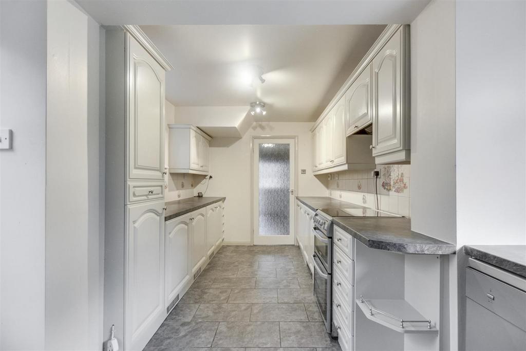 Kitchen 2.jpeg