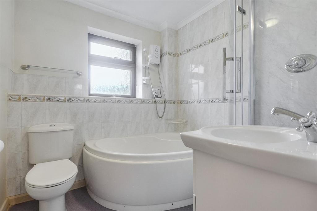 Bathroom 1.jpeg