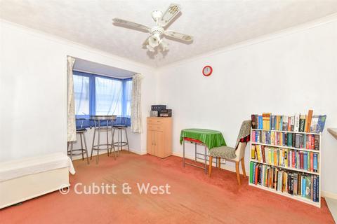 1 bedroom flat for sale, Wellington Court, Havant PO9