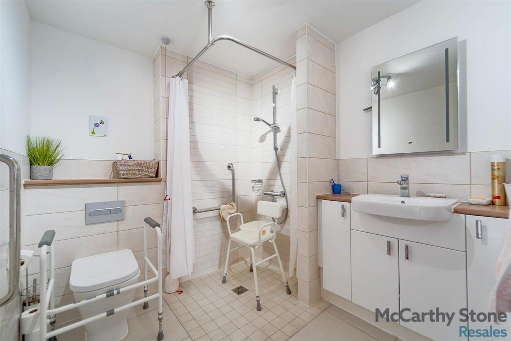 Bathroomshot1.jpg