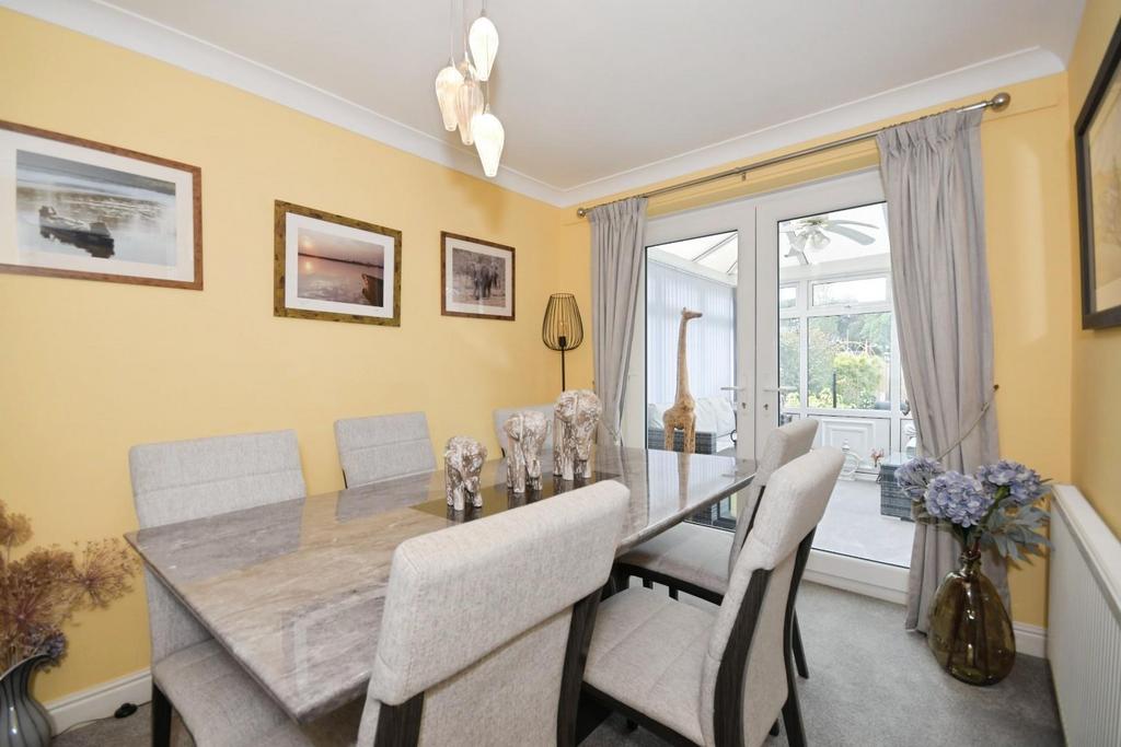 DINING ROOM.jpg