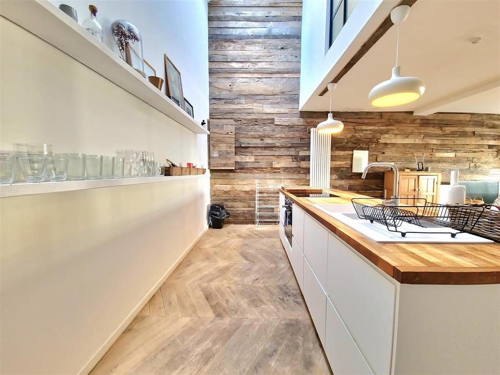 Living Room/Kitchen