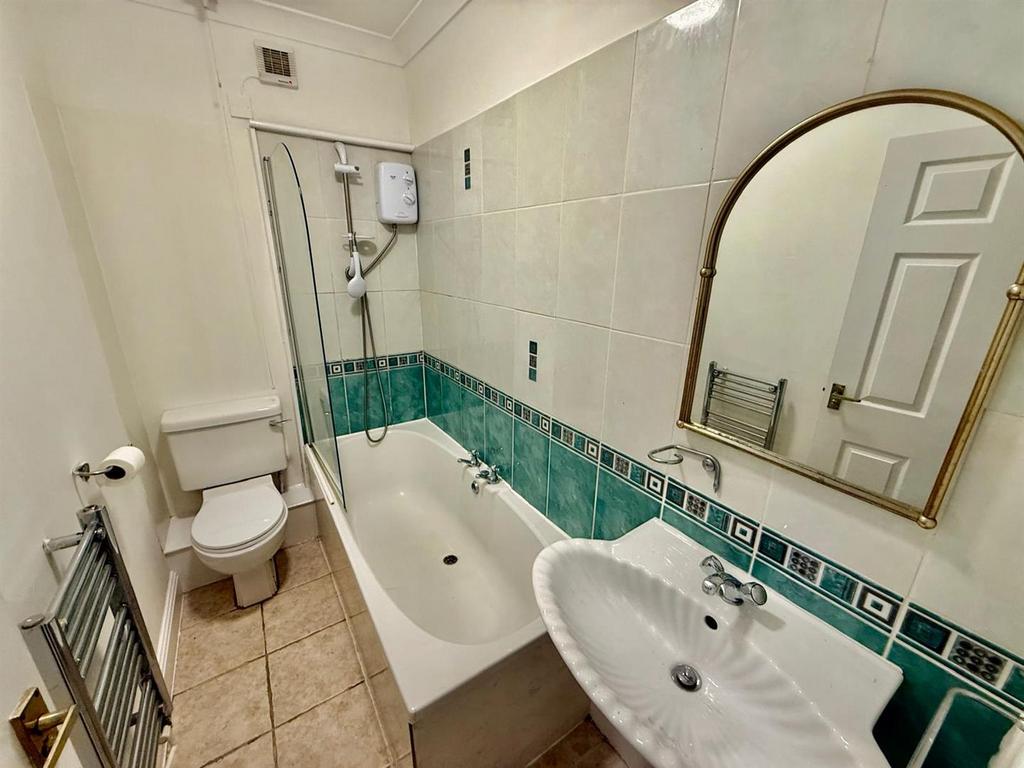 Bathroom.jpg