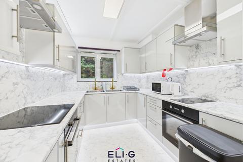 2 bedroom flat for sale, Woodburn Close, NW4
