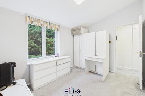 2 bedroom flat for sale, Woodburn Close, NW4