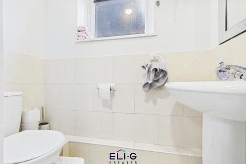35 Woodburn Close, London, NW4 2NF
