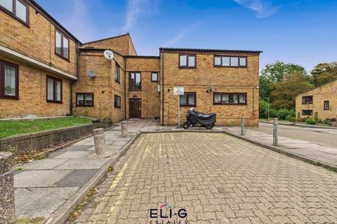 35 Woodburn Close, London, NW4 2NF