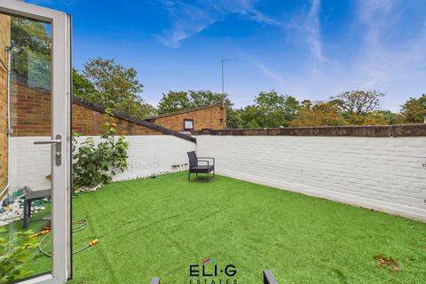 35 Woodburn Close, London, NW4 2NF