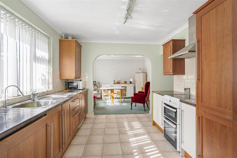 3 bedroom bungalow for sale, Hastings Avenue, Seaford