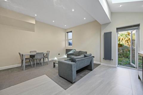 undefined, Eynham Road, North Kensington, London W12 0HB