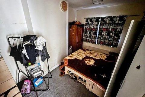 3 bedroom ground floor flat for sale, Grace Street, Byker, Newcastle upon Tyne, Tyne and Wear, NE6 2RQ