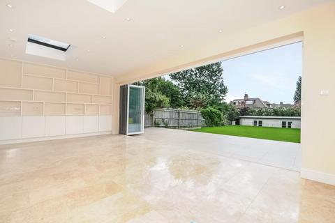 5 bedroom detached house to rent, Greenfield Drive,  London,  N2