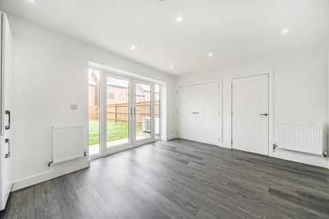 5 bedroom semi-detached house to rent, Aylesbury, Oxfordshire, HP21