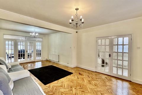 undefined, Shelley Crescent, Heston TW5