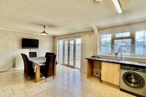 undefined, Shelley Crescent, Heston TW5