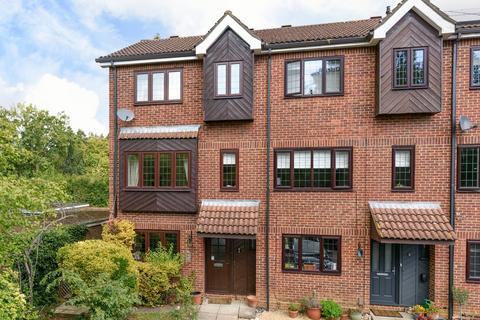 Woodhaven Mews, WALTON-ON-THAMES, KT12