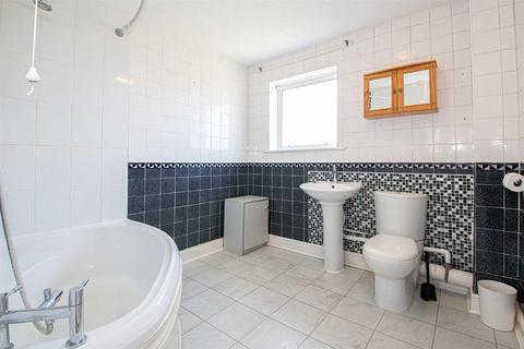 undefined, Favell Drive, Furzton, Milton Keynes