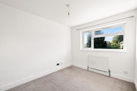 25 Cherry Waye, Eythorne, Dover, CT15 4BY