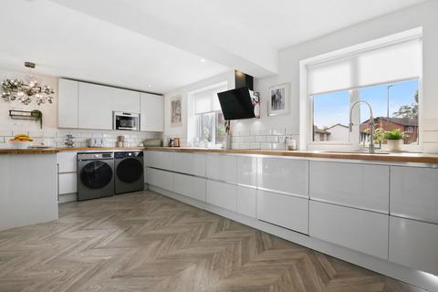 4 bedroom end of terrace house for sale, Darwin Close, London N11