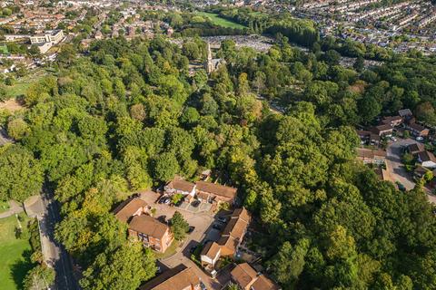 4 bedroom end of terrace house for sale, Darwin Close, London N11