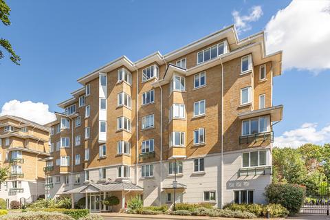 3 bedroom flat to rent, Strand Drive, Richmond, TW9