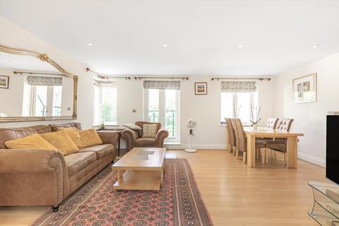 3 bedroom flat to rent, Strand Drive, Richmond, TW9