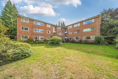 3 bedroom flat for sale, Levylsdene, Merrow, GU1