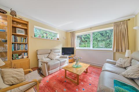 3 bedroom flat for sale, Levylsdene, Merrow, GU1