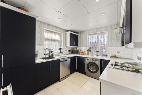 2 bedroom maisonette for sale, Sutton Lane, Hounslow TW3