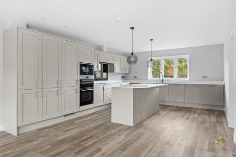 4 bedroom semi-detached house for sale, Winchcombe Road, Evesham WR11