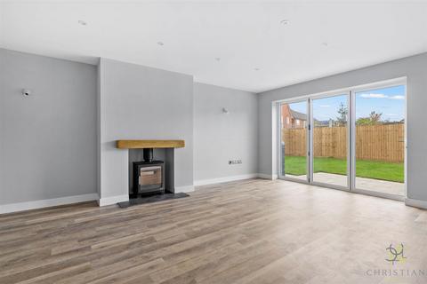 4 bedroom semi-detached house for sale, Winchcombe Road, Evesham WR11