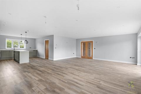 4 bedroom semi-detached house for sale, Winchcombe Road, Evesham WR11