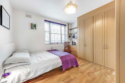 2 bedroom flat for sale, William Bonney Estate, London SW4