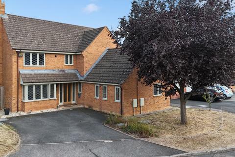 4 bedroom detached house for sale, Showell Close, Droitwich WR9